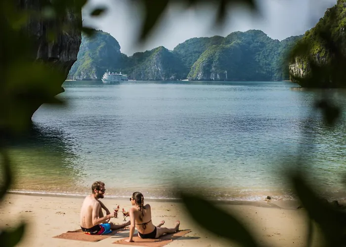 Bhaya Cruises  Hạ Long