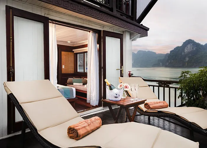 Bhaya Cruises  Hạ Long