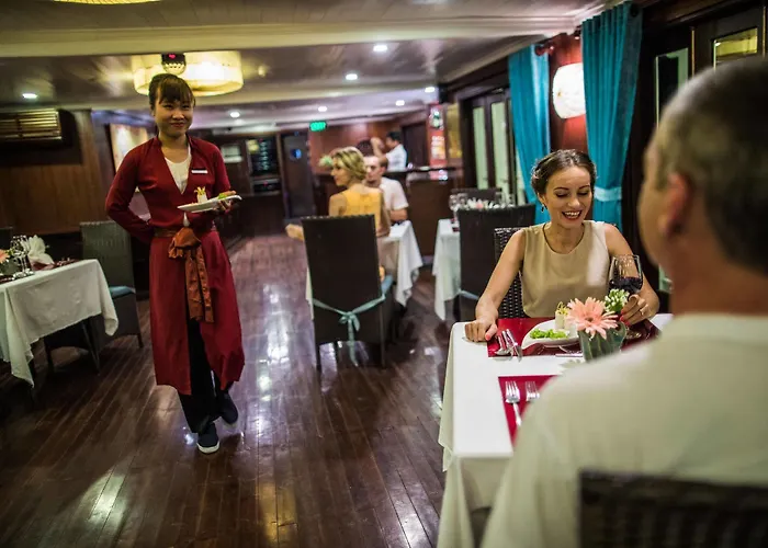 Bhaya Cruises Hạ Long